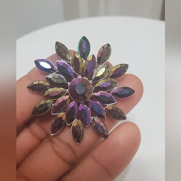 Purple Brooch Pin Iradescent Starburst Flower pin. 🌴 - Picture 3 of 6